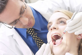 Un implante dental